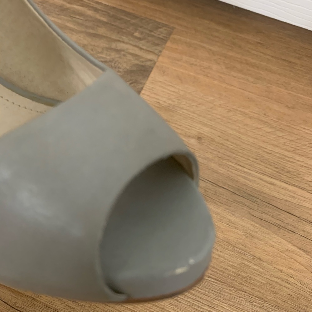 Shoes - Picture 5 of 6